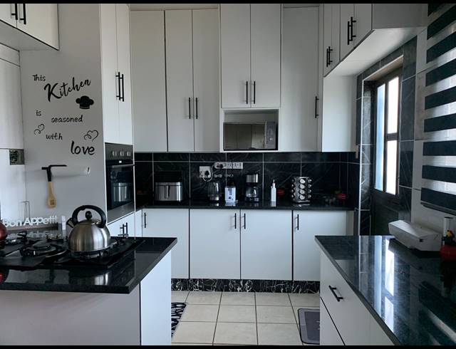 3 BEDROOM HOUSE FOR SALE IN HILLSHAVEN